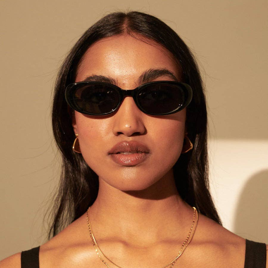 Mardi Oval Retro Sunglasses | Black Frame