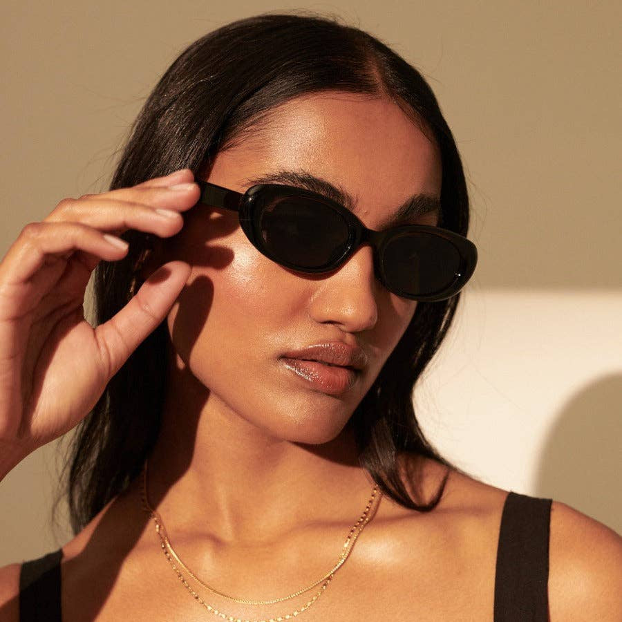 Mardi Oval Retro Sunglasses | Black Frame