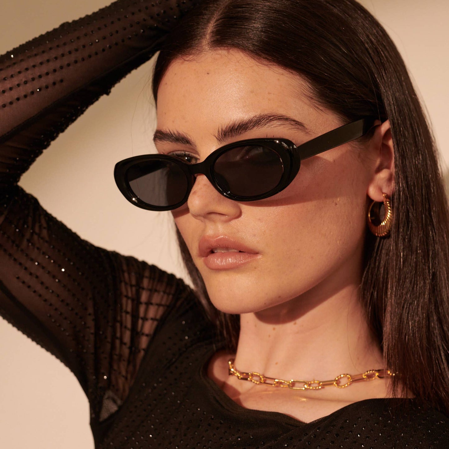 Mardi Oval Retro Sunglasses | Black Frame